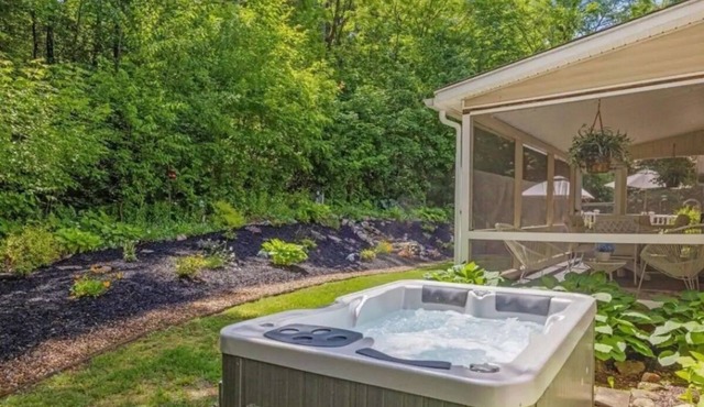 3bd2ba hot tub, concerts, lake, game room, fire pit