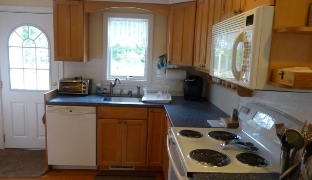 3BDRM, 1 bathroom In Law Suite w Kitchen, fire pit with large back yard