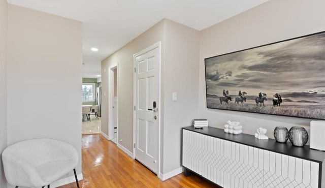 3Br Apt in West New York with Private Parking and Rooftop
