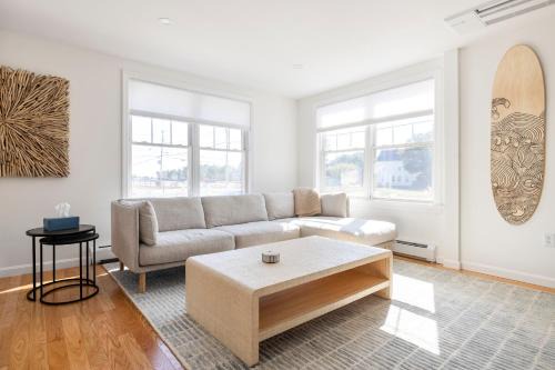 3BR Beach House, Walk to Sand & Sea