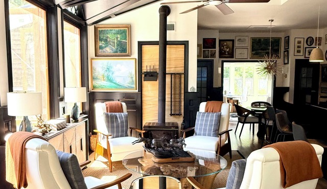 3BR Hamptons Escape: Private Pool & Tennis, Modern Interior. 10 mins to Dune Rd.