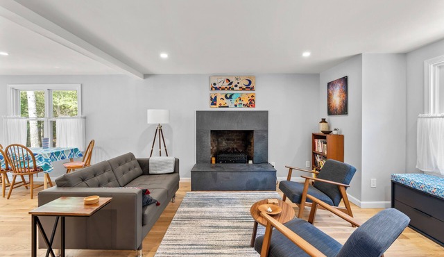 4 Bedroom - 5 min. walk to Jenkins Pond