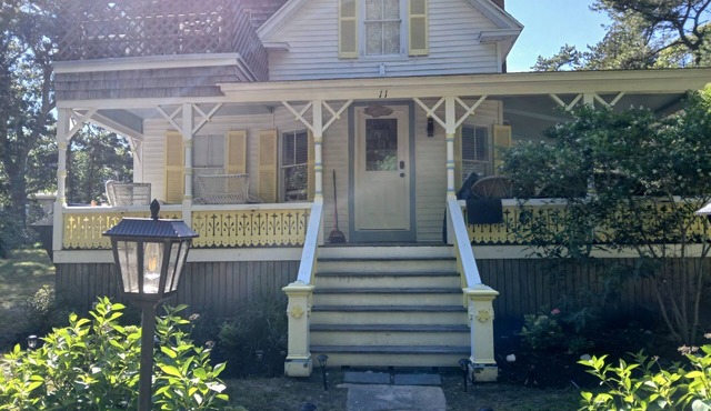4 bedroom cottage in Oak Bluffs Martha's Vineyard