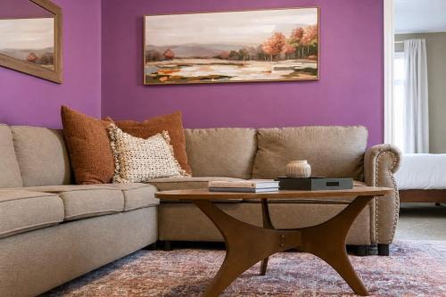 4 Beds Sleeps 6 Manayunk Apt Walkable to Main St Trails River
