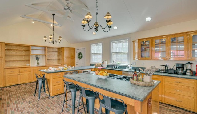 4 Mi to Noannet Pond: Pet-Friendly Home w/Yard
