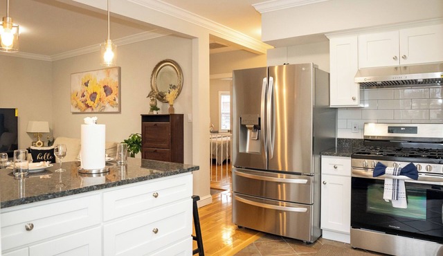 40-Newly renovated, stylish and beautiful apt/4br close to Highway