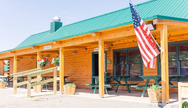 #48 - Flagpole View Cabins - King Cabin