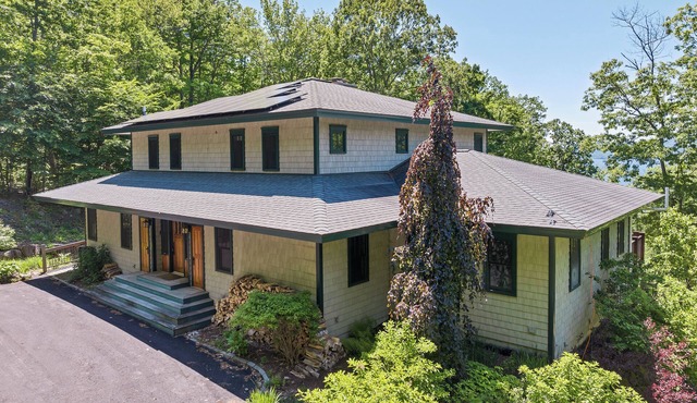 5 Bedroom Squam Lake Home with Dock Paddleboard Kayak and canoe Sleeps 17
