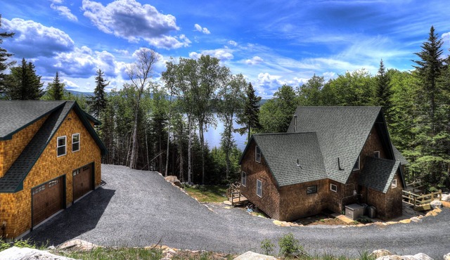 5 bedrooms & Private beach on Mooselook