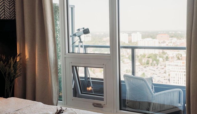 5 minutes to Hospital, Go Train/Bus. Cozy 1BR with amazing city views!