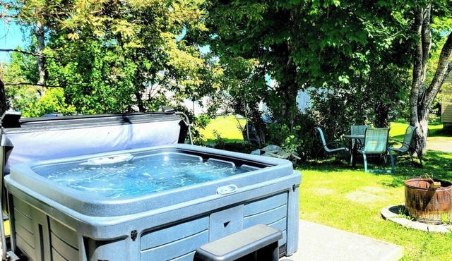 5CH | Spa + Fireplace + Smart TV | 6mins Massive in Saint-Philémon