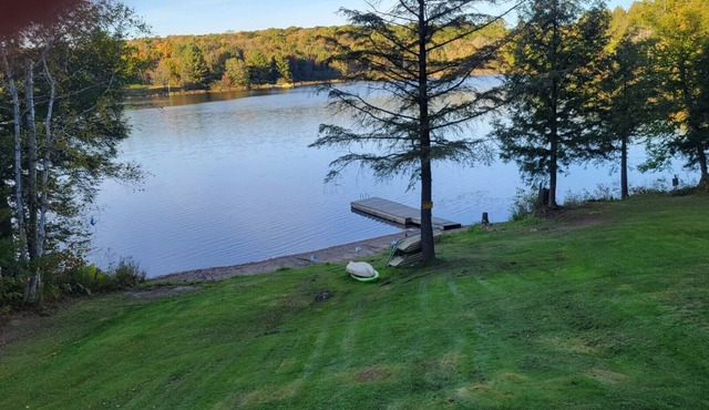 5mins from Parry Sound, Small, clean lake with only 5 other cottages!
