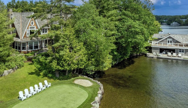 6 bed 6 bath cottage on Lake Joseph