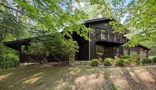 7-bedroom villa with indoor pool in Washingtonville