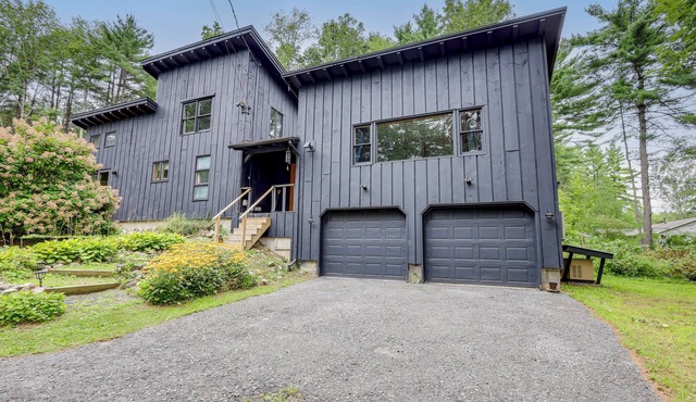 7 Mi to Glens Falls: Peaceful Retreat w/Game Room
