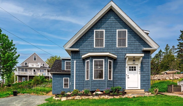 7 mins to Acadia, water view, & walk to town!