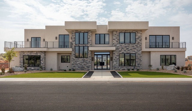 7BR Sleeps 30 - Private Pool, Arcade & Theater in St. George
