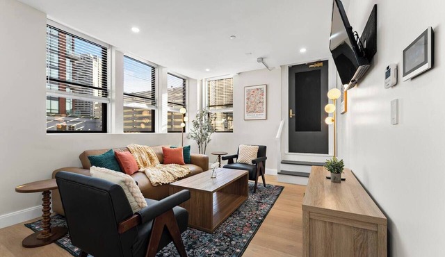 901C Luxury Boston Penthouse Rooftop & City Views!