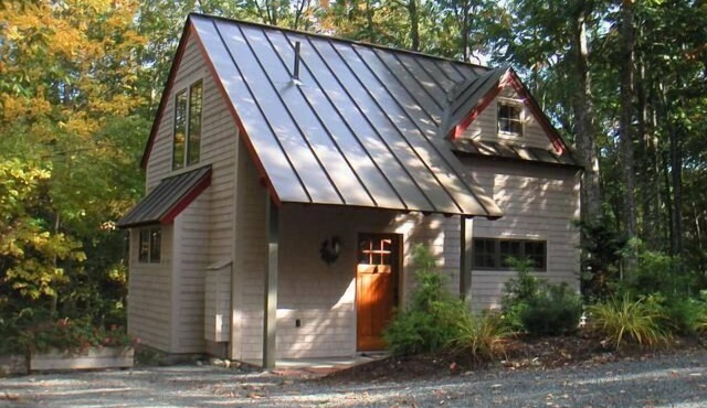 Acorn Cottage - in the village of Bar Harbor, walk or bike to ANP and downtown village 1/2 mile