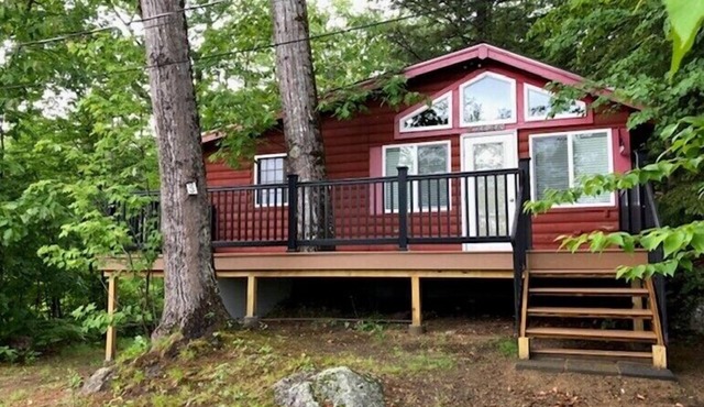 Adorable cottage sleeps 6 on the banks of Pemigewasset Lake