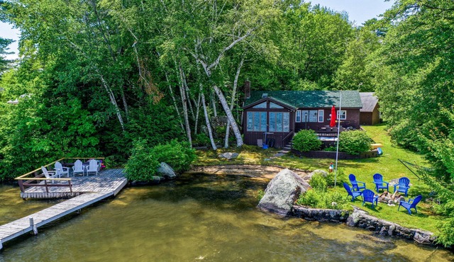 Adorable Winnipesaukee Lakehouse and Guest House for 12 SPECIAL RATES