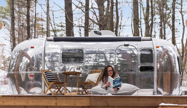 Airstream in Pines Luxe Deck + Firepit + Shower