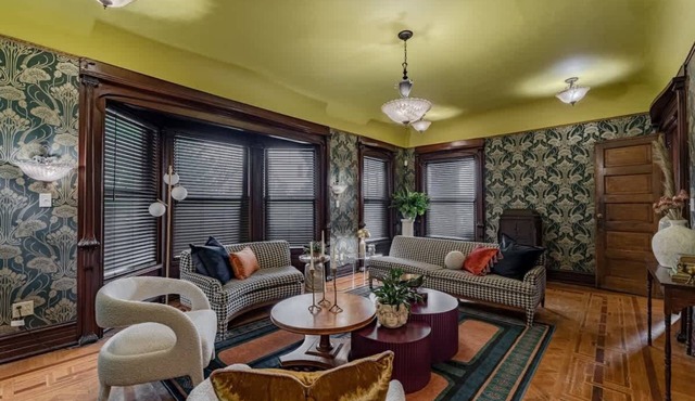 Akron's Werner House - Historic 4 Bedroom Luxury