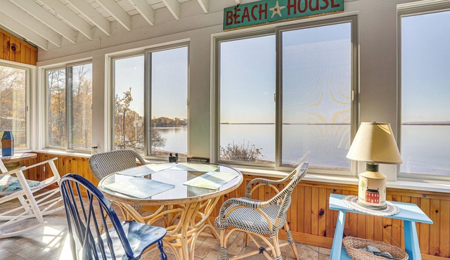 Alburgh Lake House: Private Beachfront!