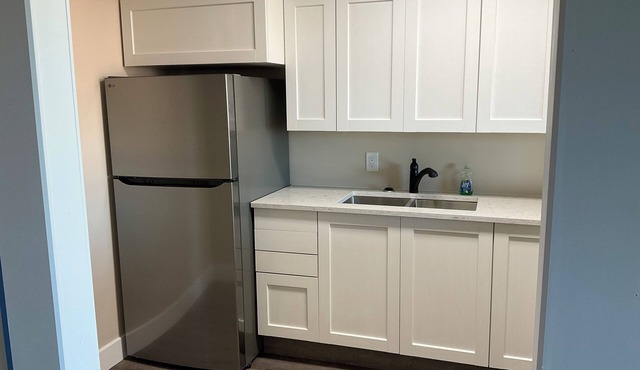 Amazing 2-bedroom condo! Unbeatable location! Perfect for medium-to-long stays!