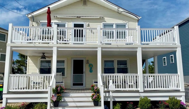 Amazing bayside home in Surf City- steps to the bay, great for families