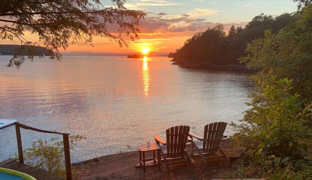 Amazing Lakefront Cabin with Great Swimming & Epic Views