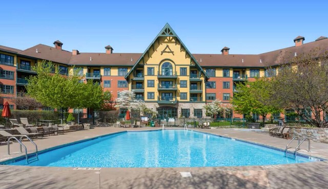 Appalachian Hotel: LARGE 1 BEDROOM @ Mountain Creek, Pool, hot tub, ski, retreat