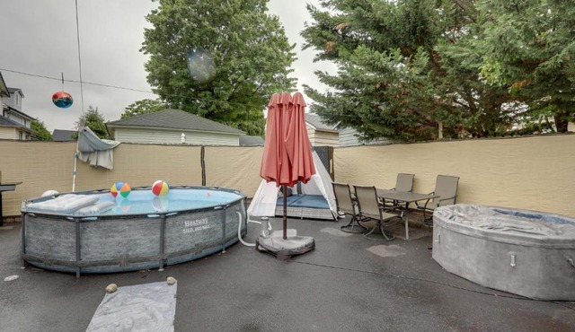 Apt w/Pool & Hot Tub - Near NYC & Airport!