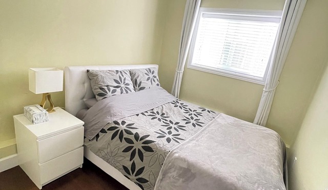 Arbutus west side cozy room in Vancouver