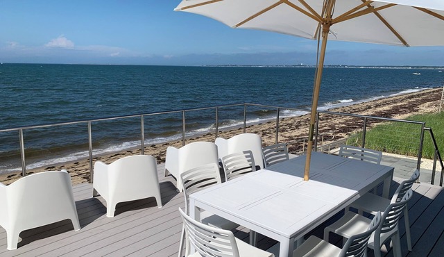 Architect designed 3 bedroom house, private beach, ocean view, 402