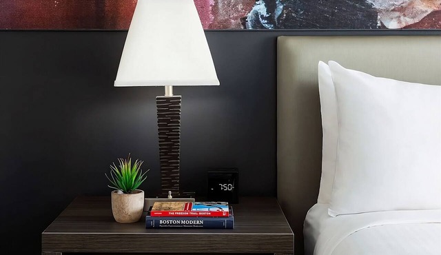 Art Lover’s Escape, Spacious 2 Queen Beds, Near Fenway Park