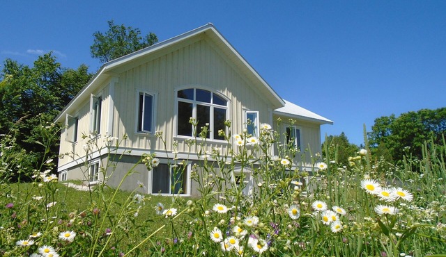 Artisan, spacious home/64 pastoral acres/1 hr west of Ottawa/Fallbrook
