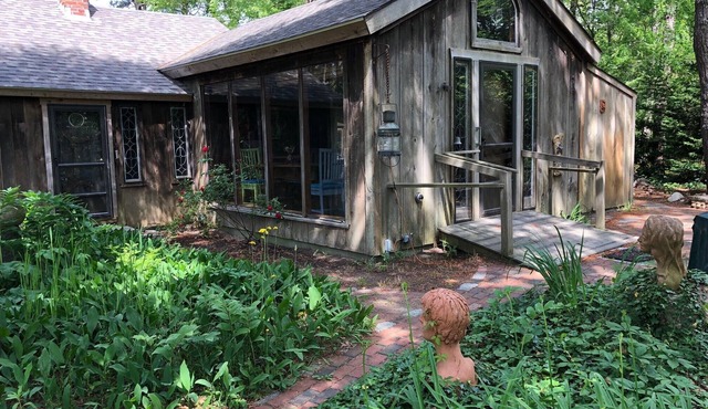 Artists Getaway -Nestled near Scargo Lake