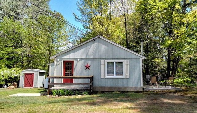 Attention Skiers & Snowboarders! Cozy Getaway w/Wood Burning Stove WIFI Netflix
