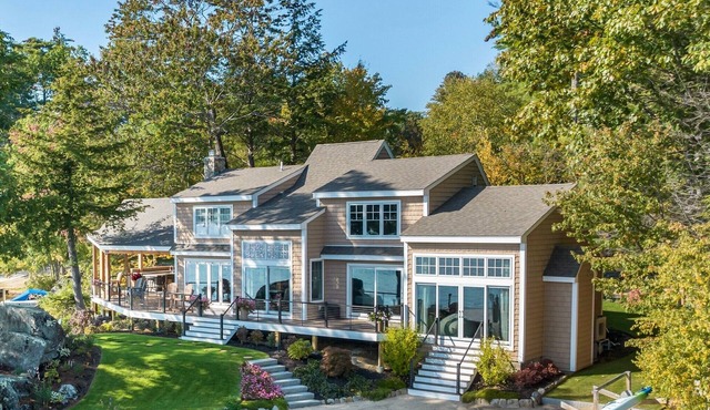 AUGUST SPECIAL RATES Lakefront Home with Beach and Outdoor Living Sleeps 15