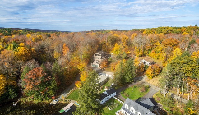 Babcock Lake Luxury Retreat: Direct Waterfront, Deck & Huge Game Room
