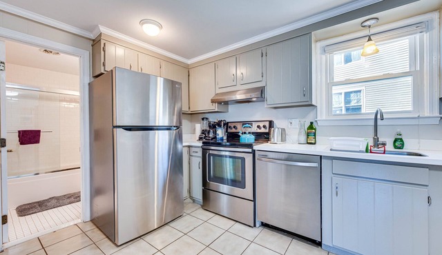 Badger’s Island Condo Near Restaurants + Marina!