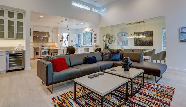 Bainbridge - 30 day minimum. In Tetherow resort. Bright & Spacious. Private hot tub in Bend