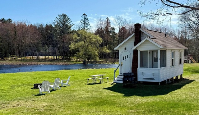 Bar Harbor Cottage Close to Acadia & Downtown Bar Harbor - Kitchen, AC, Wi-Fi, Fireplace (Sleeps 6).