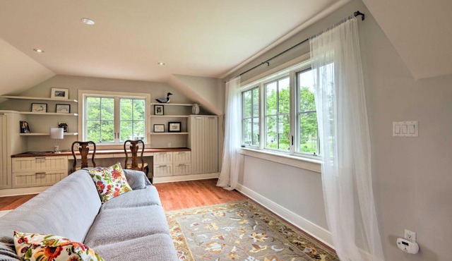 Barn-Like Studio Suite w/Flowering Garden!