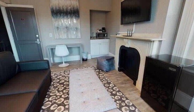 Bay Village, Walk Everywhere Sleeps 3