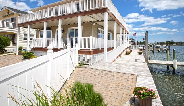 Bayfront Home With Beautiful Bay Views 6 Bedrooms 4 Bathrooms & Elevator