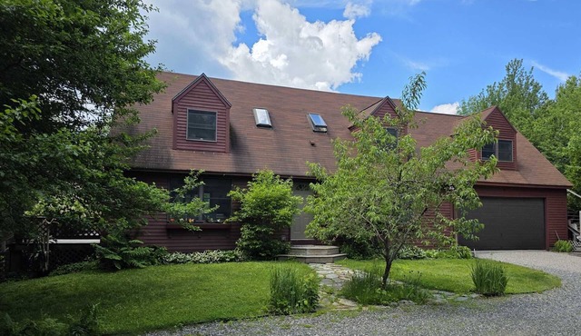 Bayside Woods Cottage-Peaceful Retreat on 5 Private Wooded Acres Near Acadia National Park