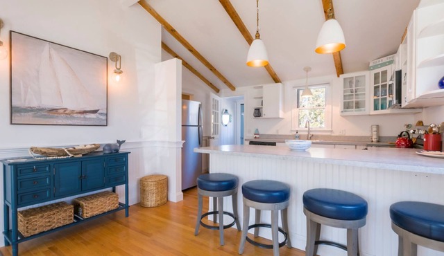 Beach Bungalow by the sea that will welcome your dogs within walking distance of the beach