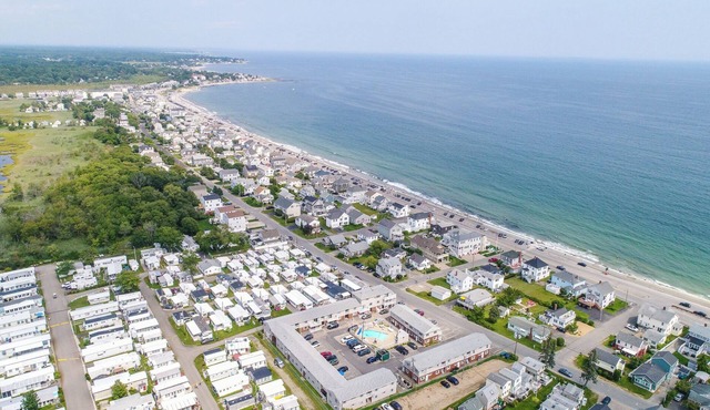 Beach Condo Minutes from the Ocean!